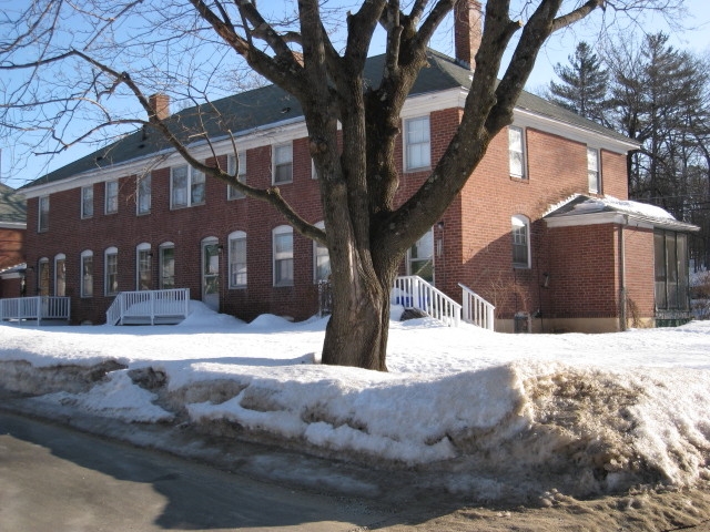 2-8 Beech St in Newmarket, NH - Foto de edificio - Building Photo