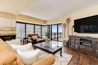 100 W Harbor Dr in San Diego, CA - Building Photo - Building Photo