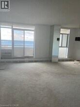 5250 Lakeshore Rd. in Burlington, ON - Building Photo - Building Photo