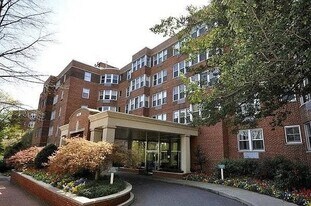 2500 Q St NW, Unit 336 in Washington, DC - Building Photo