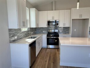 1115 Neches St in Lockhart, TX - Building Photo - Building Photo