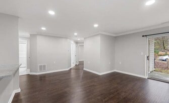 712 Walden Cir in Robbinsville, NJ - Building Photo