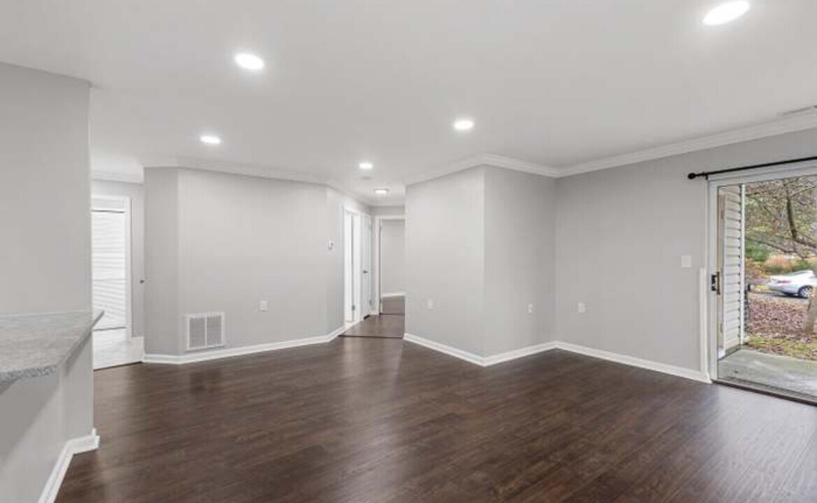 712 Walden Cir in Robbinsville, NJ - Foto de edificio