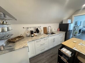 691 Wilson St in Hamilton, ON - Building Photo - Building Photo