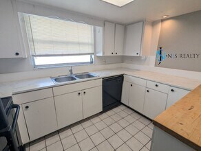 7501 San Moritz Dr in Port Richey, FL - Building Photo - Building Photo