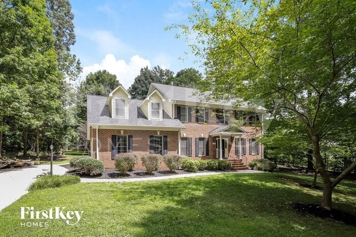 7504 Henfree Dr in Summerfield, NC - Building Photo