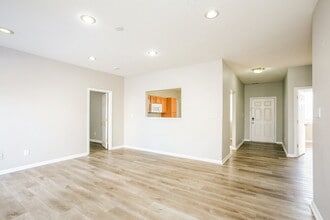 1421 Dowell St in Greenwood, IN - Foto de edificio - Building Photo