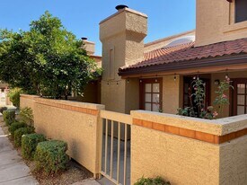 6900 E Gold Dust Ave in Paradise Valley, AZ - Building Photo