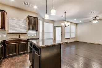 10905 Vetters in Austin, TX - Building Photo - Building Photo