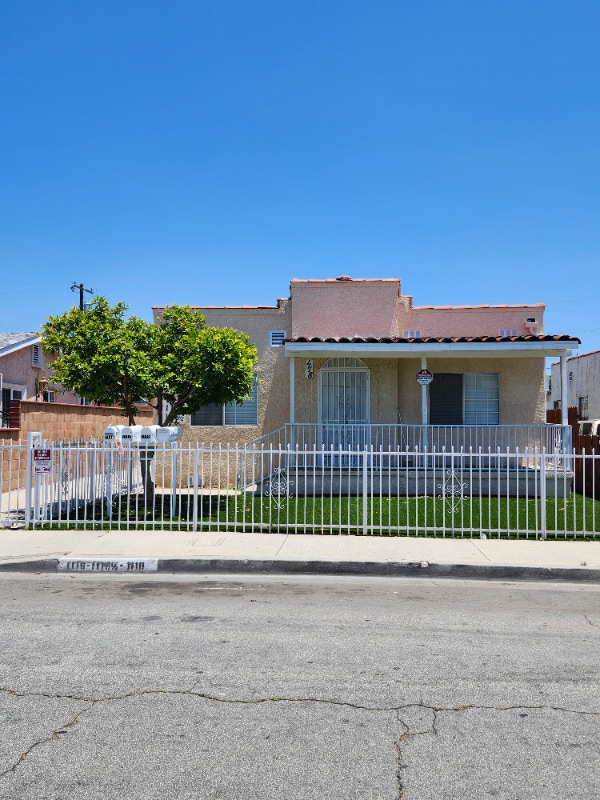 property at 1118 Clela Ave