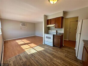 1566 N Woodbridge St in St. Paul, MN - Building Photo - Building Photo