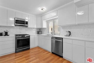 5255 Coldwater Canyon Ave in Los Angeles, CA - Building Photo - Building Photo