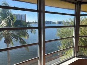 1302 NE 191st St in Miami, FL - Building Photo - Building Photo