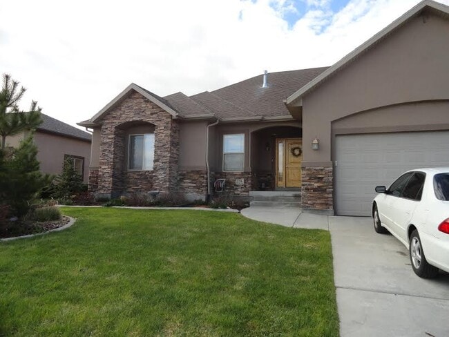 228 Delgada Ln in Stansbury Park, UT - Building Photo - Building Photo