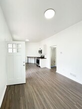 807 Eureka St, Unit Unit #1 in Pittsburgh, PA - Foto de edificio - Building Photo