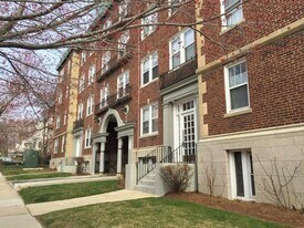 154 Summer St, Unit 12R in Somerville, MA - Building Photo