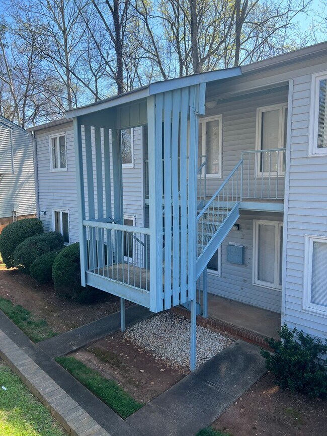 2017 Stoney Point Ln in Charlotte, NC - Foto de edificio - Building Photo