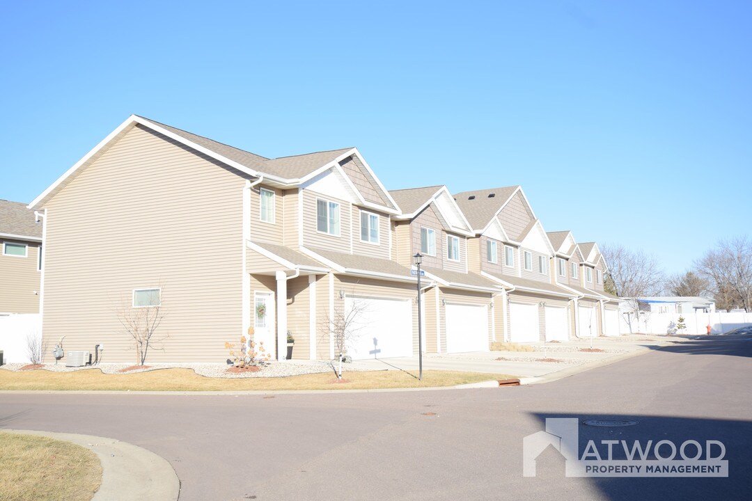 Indigo Crossing in Mankato, MN - Building Photo
