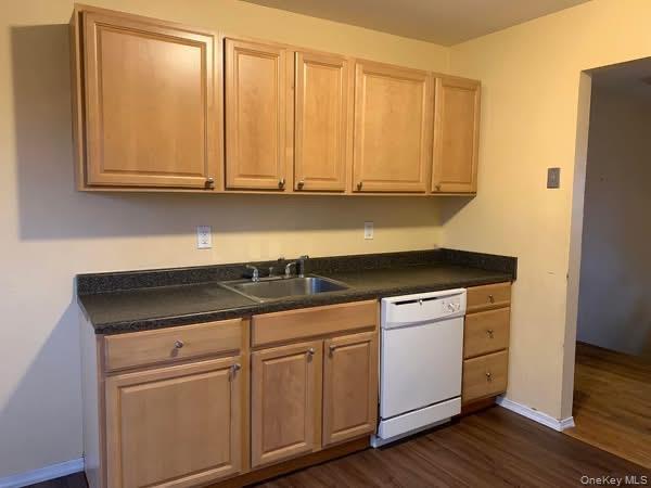 16 Broadway in West Babylon, NY - Building Photo - Building Photo