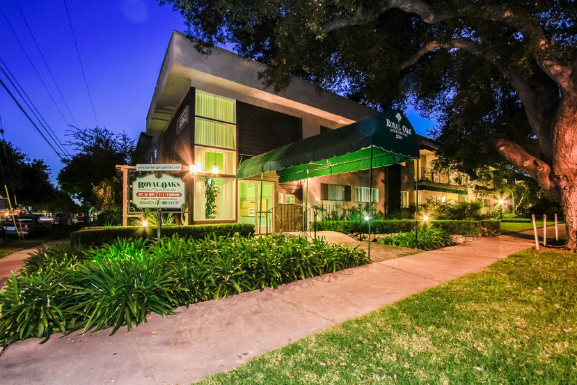 Royal Oaks Apartments in San Gabriel, CA - Building Photo