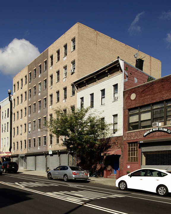 897 Grand St in Brooklyn, NY - Foto de edificio