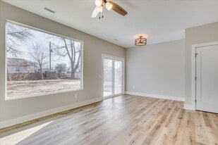 218 N Tracy St in Wichita, KS - Building Photo