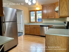 1807 162nd Ave NE in Bellevue, WA - Building Photo - Building Photo