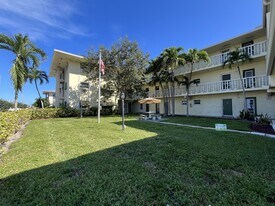 1350 E Sample Rd in Pompano Beach, FL - Building Photo