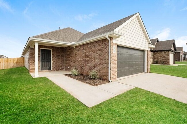 1805 Crimson Lake Blvd in El Reno, OK - Building Photo - Building Photo