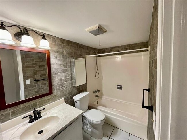 property at 511 W Kalmia Dr