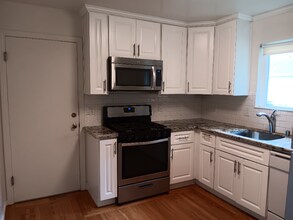 1004 Hudson St in Redwood City, CA - Building Photo - Building Photo