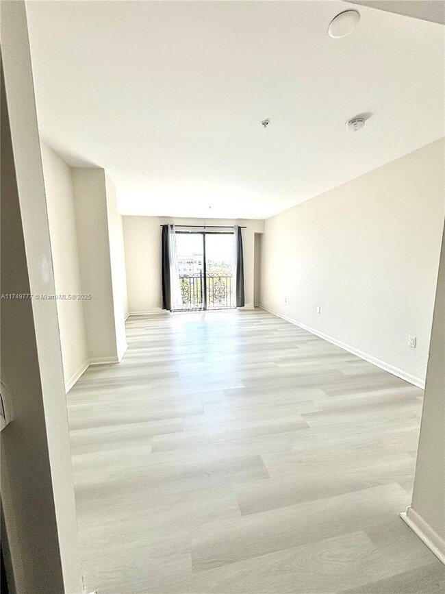 5741 SW 72nd St in Miami, FL - Building Photo - Building Photo