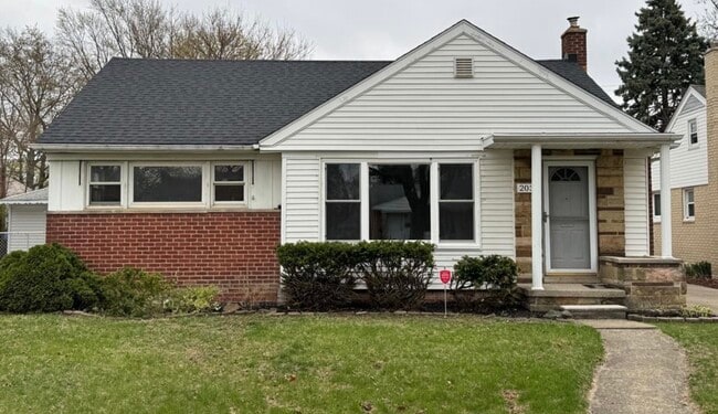 property at 2031 Carlysle St