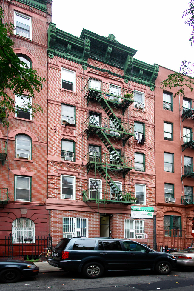 121 Henry St in New York, NY - Foto de edificio - Building Photo