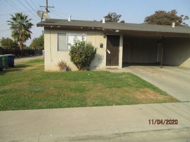 288-288 E Whitney Ave in Woodlake, CA - Building Photo - Building Photo