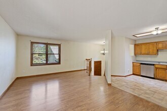 1711 Slater Ln in Burnsville, MN - Building Photo - Building Photo