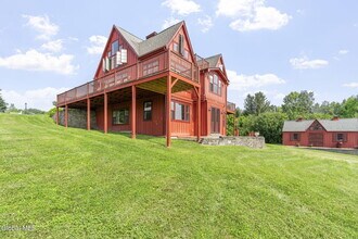 6625 Westfall Rd in Altamont, NY - Building Photo - Building Photo