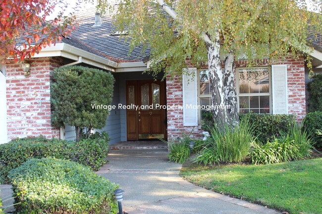 414 Cork Oak Way in Lodi, CA - Foto de edificio - Building Photo