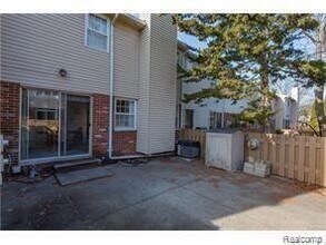 5117 Buckingham Pl Dr in Troy, MI - Building Photo - Building Photo