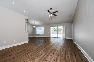 115 Island Water Way in Apollo Beach, FL - Building Photo - Building Photo
