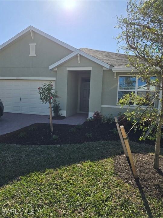 20265 Camino Torcido Lp in North Fort Myers, FL - Building Photo