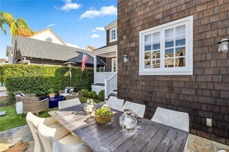 312 Ruby Ave, Unit 1012 in Newport Beach, CA - Foto de edificio - Building Photo