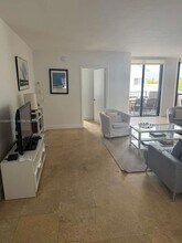 121 Crandon Blvd in Key Biscayne, FL - Building Photo - Building Photo