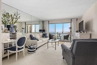 66 Glades Rd in Washington, DC - Foto de edificio - Building Photo