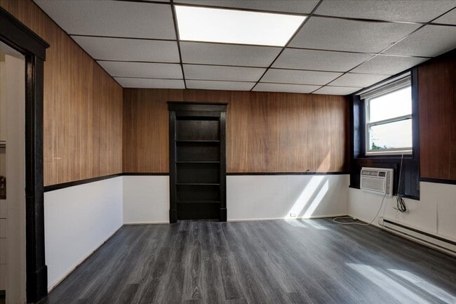 620 Main St E in Menomonie, WI - Foto de edificio - Building Photo