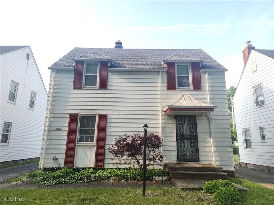 17204 Walden Ave in Cleveland, OH - Building Photo