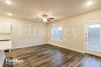 345 N Centro Cir in Shenandoah, TX - Building Photo - Building Photo