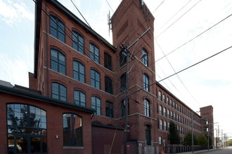 Slater Cotton Mill in Pawtucket, RI - Foto de edificio - Building Photo