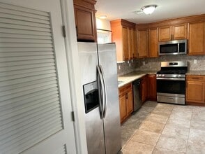 1042 Bond St, Unit Ramon Paulino in Elizabeth, NJ - Foto de edificio - Building Photo