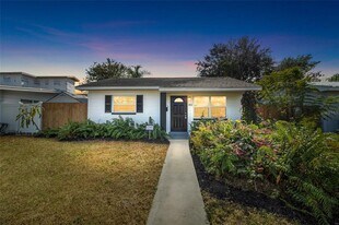 452 45th Ave N in St. Petersburg, FL - Building Photo